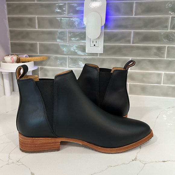 Nisolo Eva Everyday Chelsea Boots. Women’s size 9. Color Black. - Picture 7 of 15